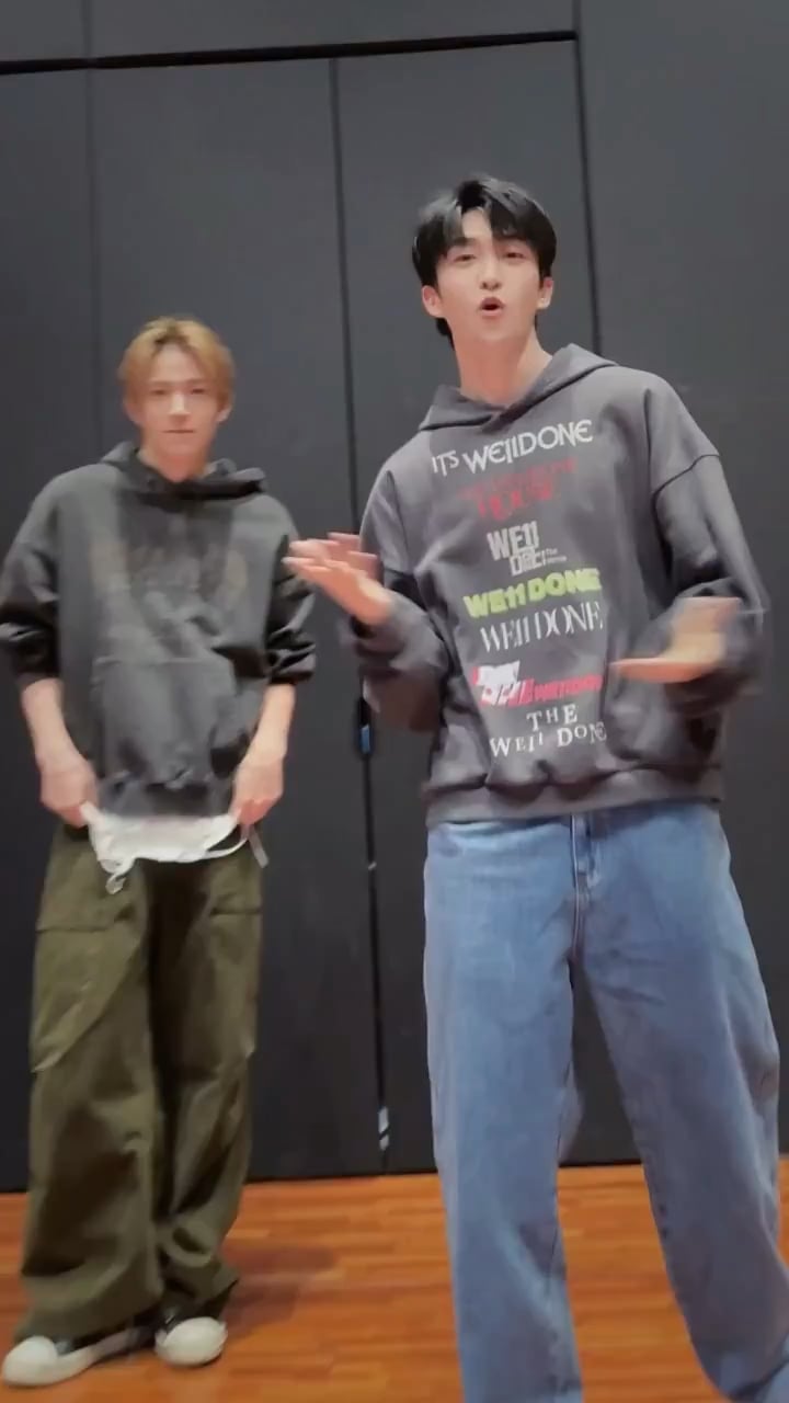 251206 Huang Zihong Fan Douyin : Huang Zihong Fan with Heeseung (Carefree challenge)