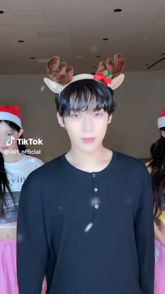 251224 ILLIT Tiktok: ILLIT with Sunoo @ Not Cute Anymore