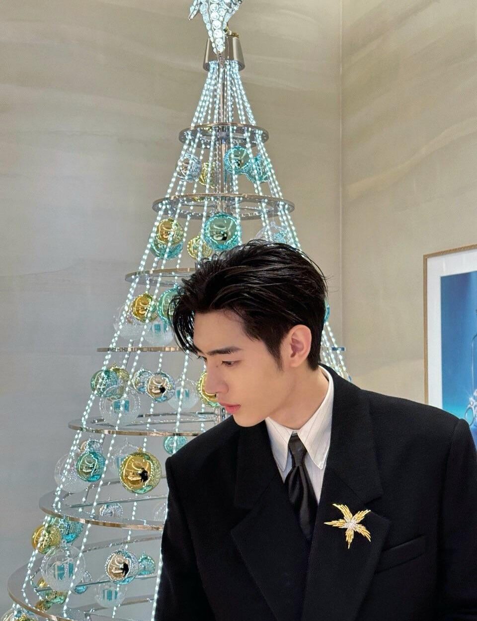251201 Instagram: Sunghoon @ Tiffany & Co photocall at the Shinsegae Department Store in Gangnam