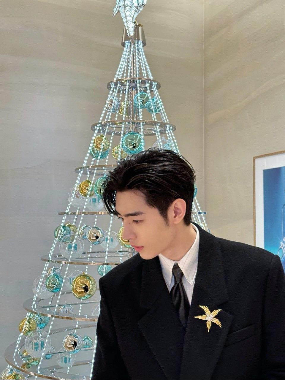 251201 Instagram: Sunghoon @ Tiffany & Co photocall at the Shinsegae Department Store in Gangnam