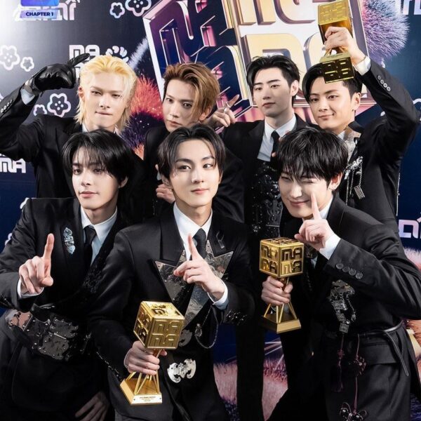 251216 MAMA AWARDS Twitter Update With ENHYPEN - 2025 MAMA AWARDS UH-HEUNG 4-CUTS BEHIND Photos