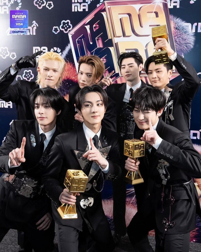 251216 MAMA AWARDS Twitter Update With ENHYPEN - 2025 MAMA AWARDS UH-HEUNG 4-CUTS BEHIND Photos