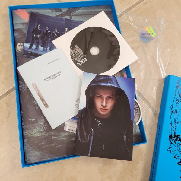 Just received my pre-ordered album today!!! It's so pretty! I love it!