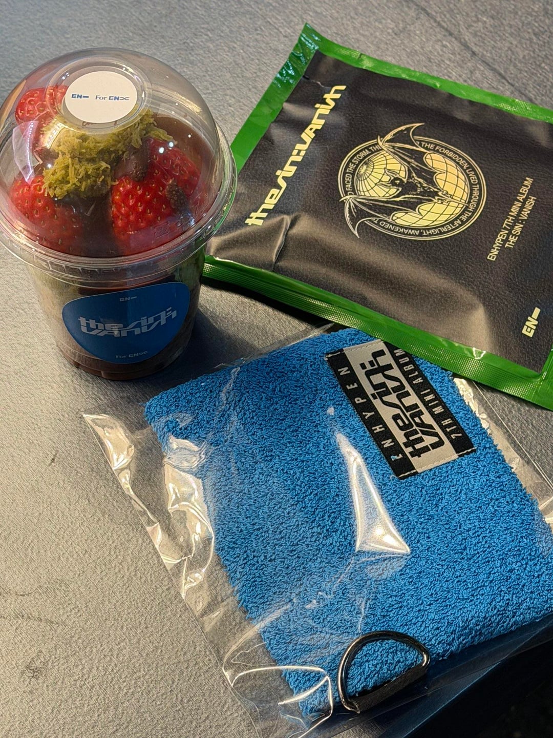 260116 ENHYPEN gifts to engenes who atended Music Bank’s prerecording