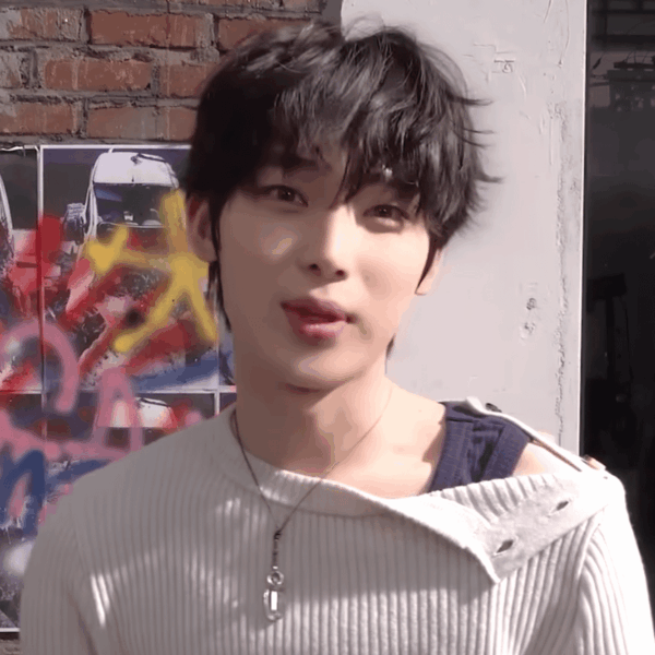 super random, i'd love to be able to buy a shirt that's similar to this one that sunoo is wearing, does any one know where to find one?