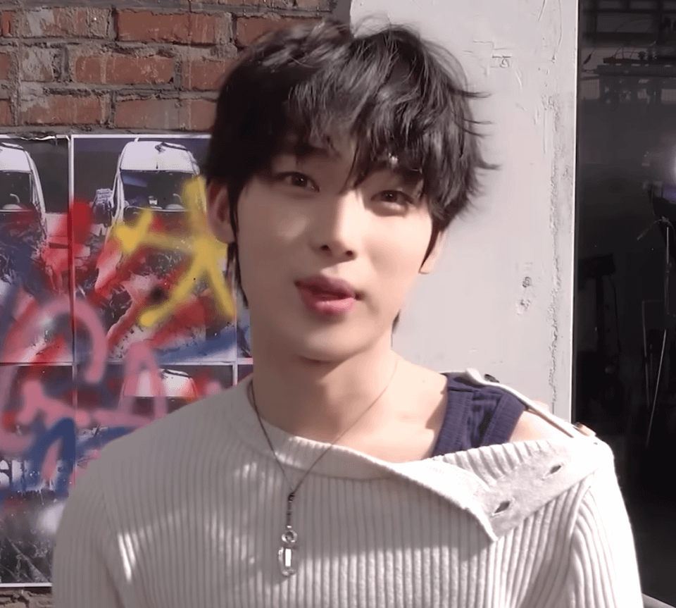 super random, i'd love to be able to buy a shirt that's similar to this one that sunoo is wearing, does any one know where to find one?