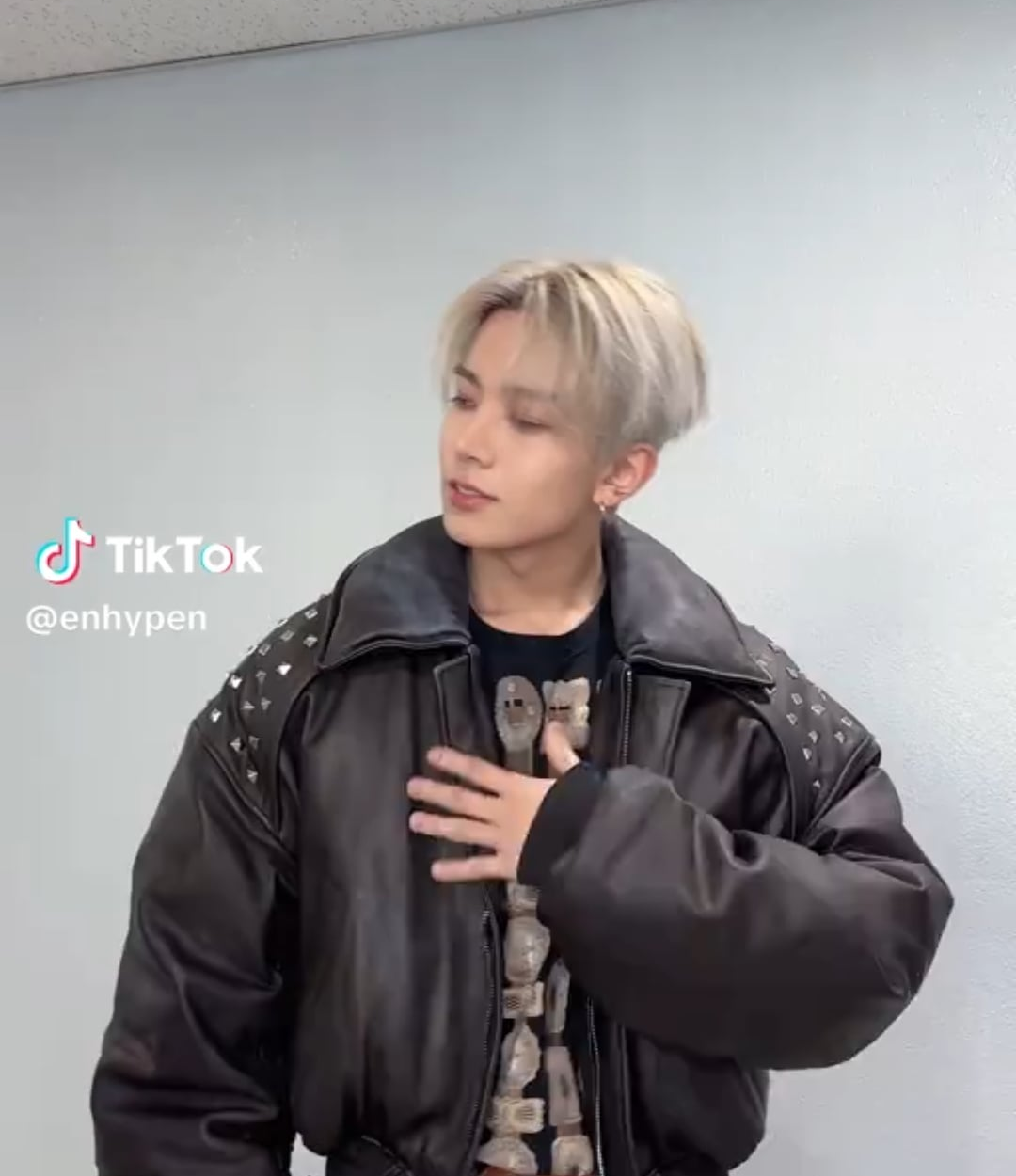 260125 Tiktok: Heeseung with ALD1 Leo @ Big Girls Don't Cry