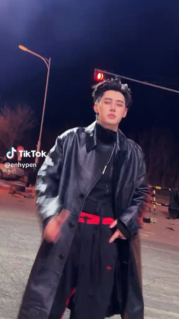 260116 Tiktok: Sunghoon @ Knife Challenge