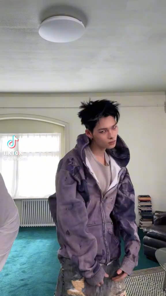 260118 Tiktok: Jungwon, Ni-ki, Jay @ Knife