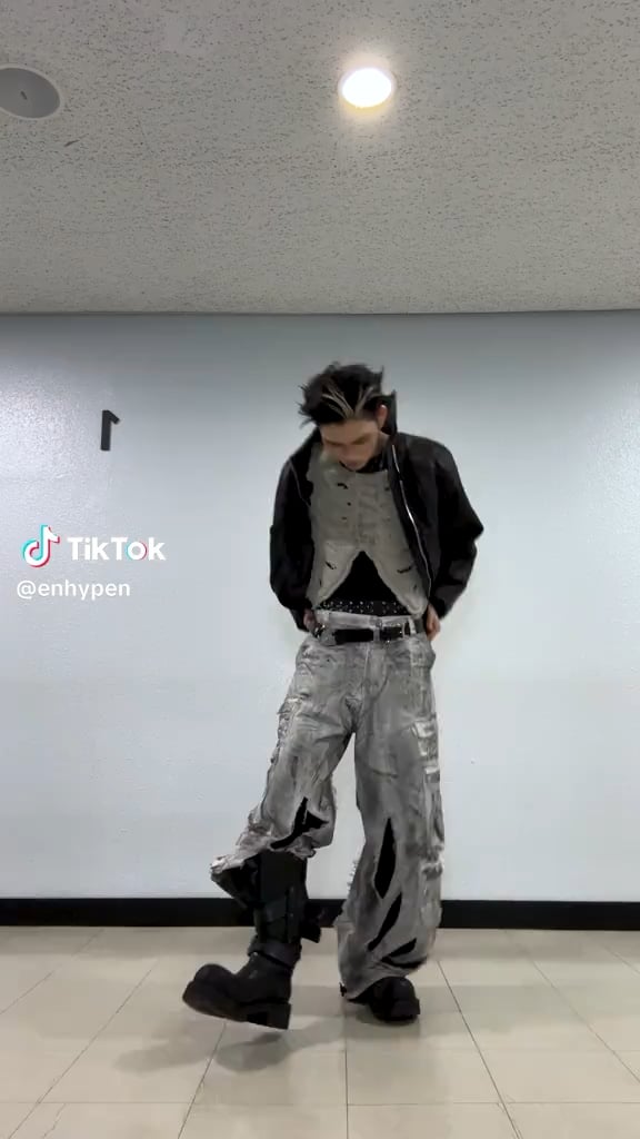 260118 Tiktok: Ni-ki @ Knife
