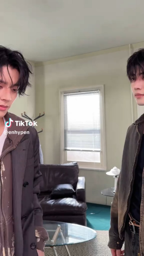 260120 TikTok: Jake & Sunghoon @ Knife