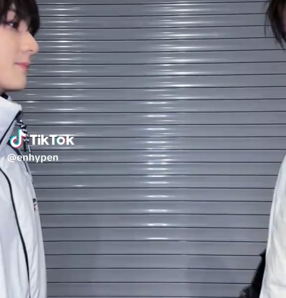260118 Tiktok: Jungwon with CORTIS Seonghyeon @ Knife Challenge