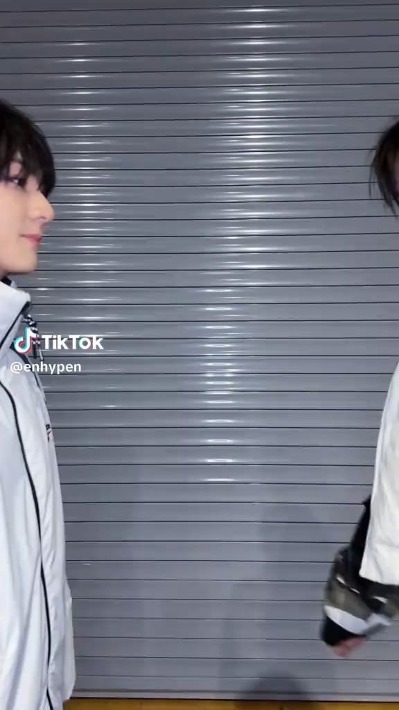 260118 Tiktok: Jungwon with CORTIS Seonghyeon @ Knife Challenge
