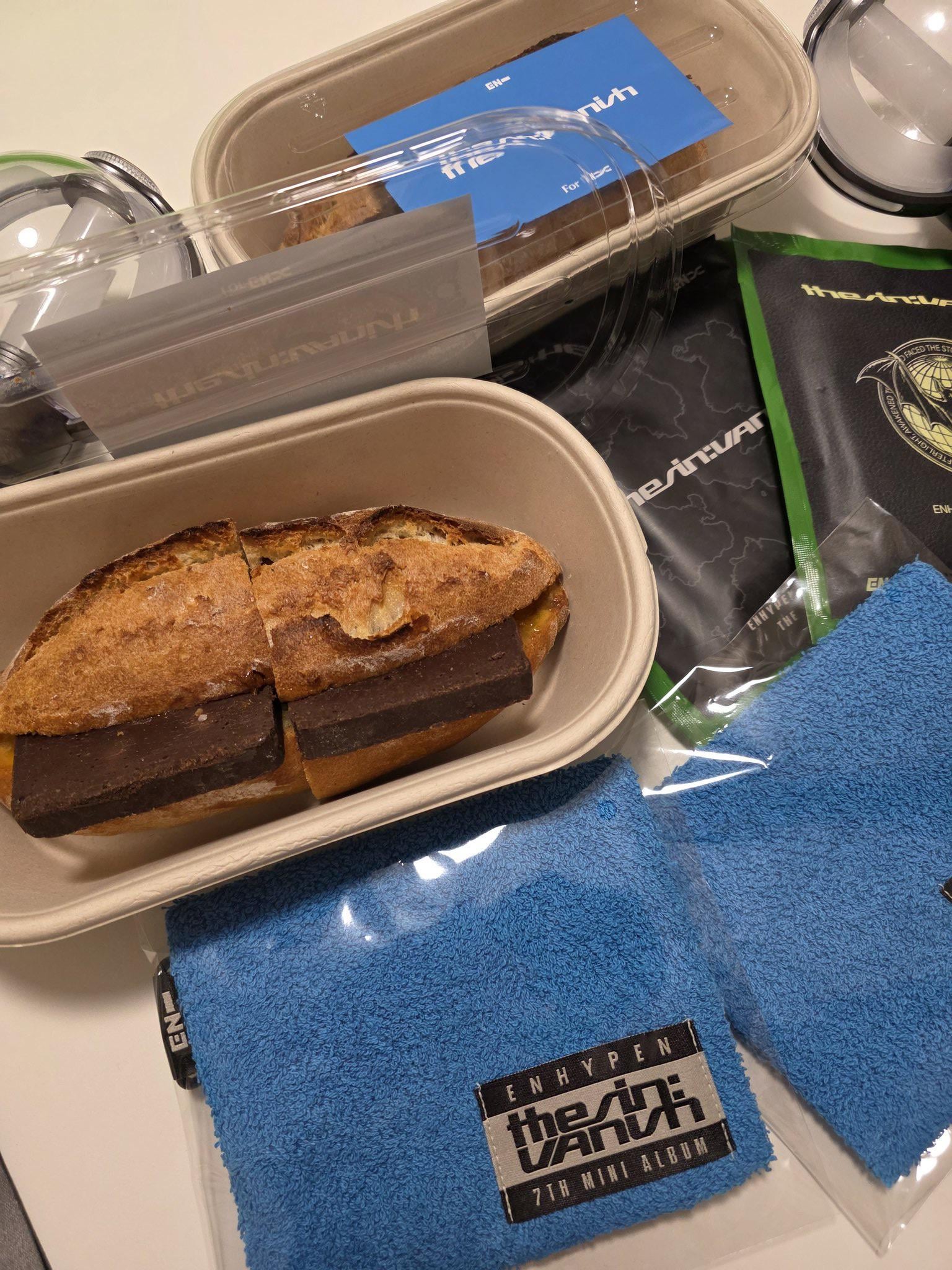 260122 ENHYPEN gifts to engenes who atended M Countdown’s prerecording