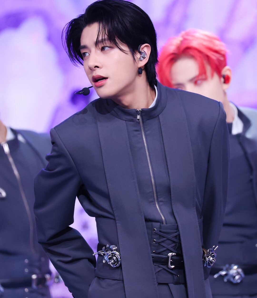 260117 KBS Kpop: 'Bad Desire (With or Without You)' Music Bank Throwback Behind Photos 2/2