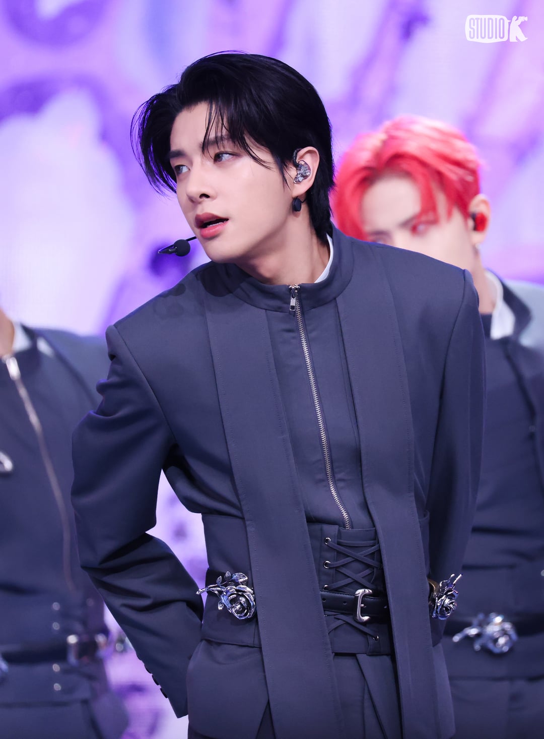 260117 KBS Kpop: 'Bad Desire (With or Without You)' Music Bank Throwback Behind Photos 2/2