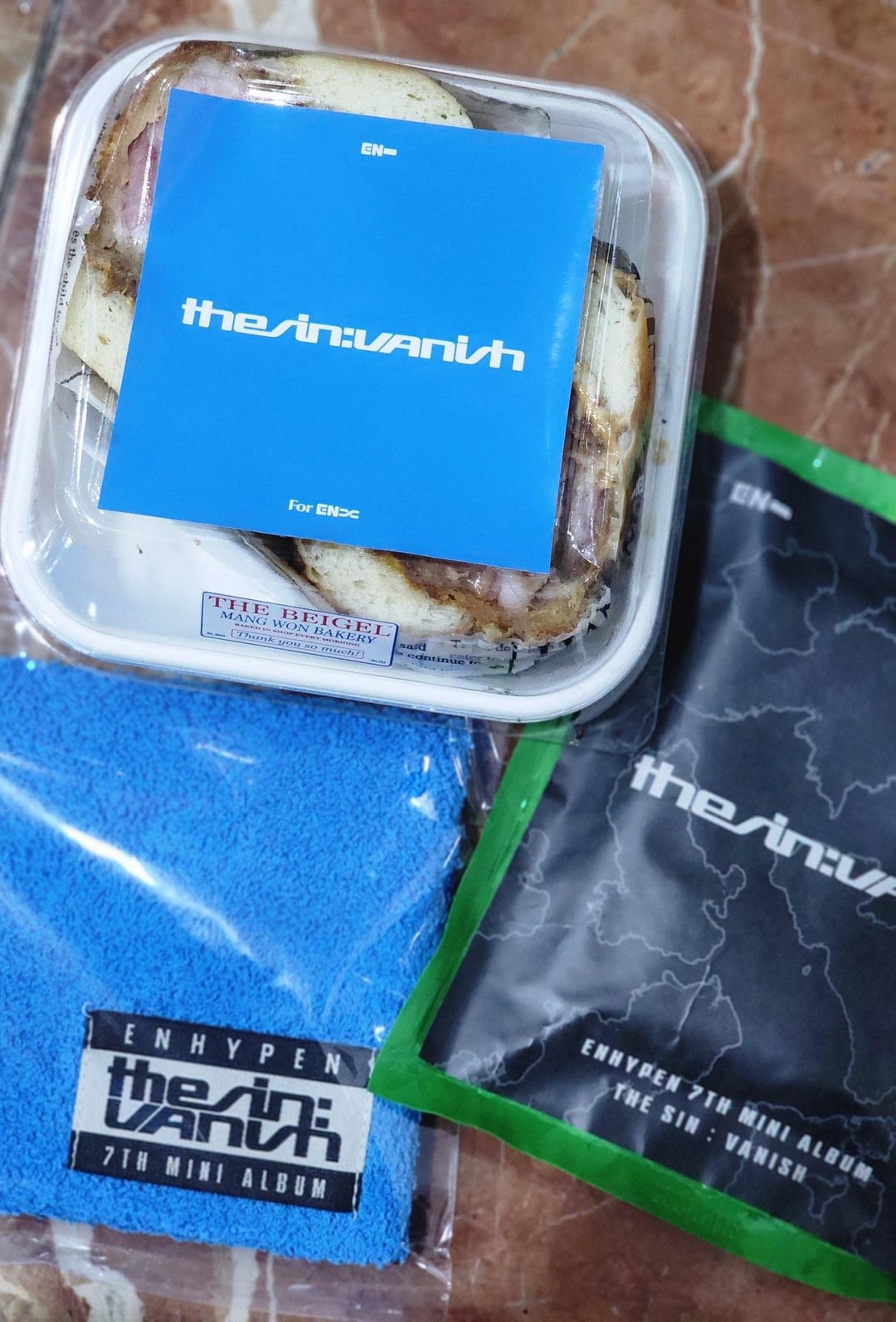 260118 ENHYPEN gifts to engenes who atended Inkigayo’s prerecording