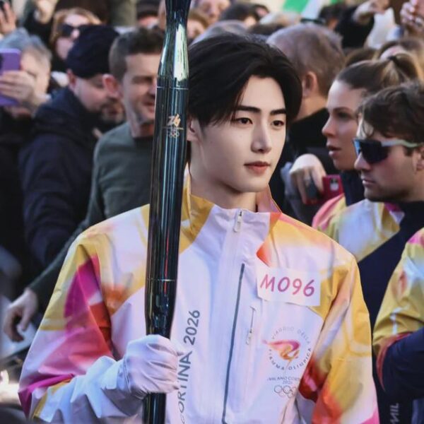 Seeing Sunghoon carry the Olympic torch ... I’m actually sobbing.