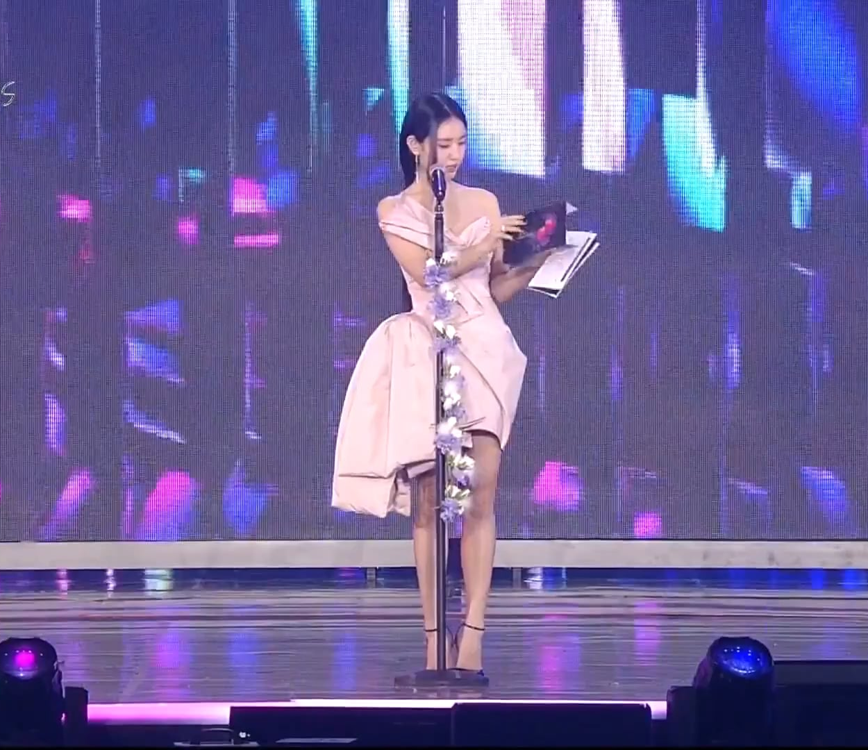 260211 ENHYPEN won Artist Of The Year (Daesang) at 2026 D AWARDS