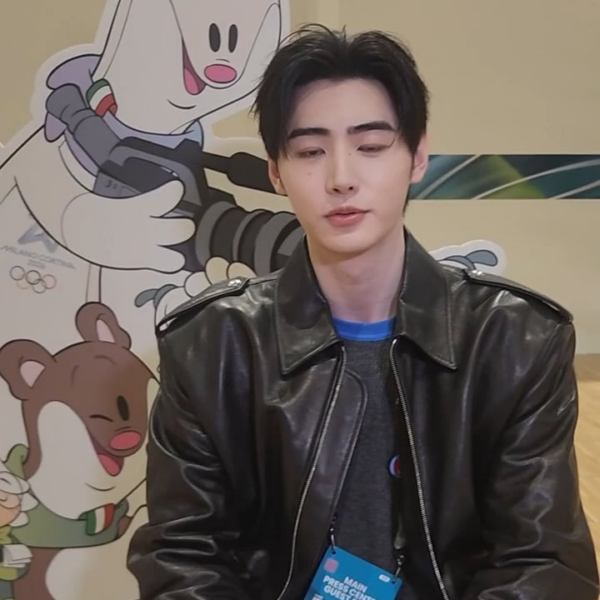 260209 JoongAngIlbo Youtube Short update with Sunghoon @ Milano Cortina Winter Olympics 2026 Main Press Center