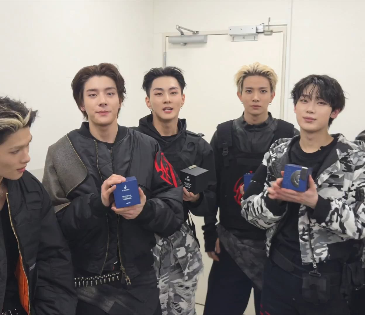 260211 Twitter/X: ENHYPEN (minus Sunghoon) @ 2026 D Awards