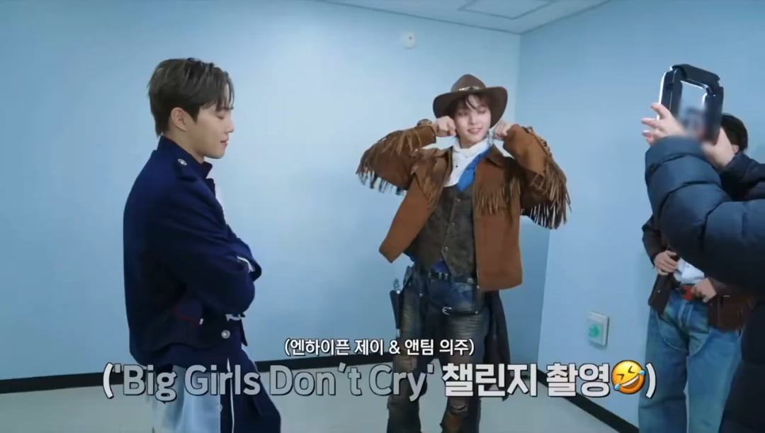 260213 JAY in EXO ‘Crown’ Music Broadcast Waiting Room Behind