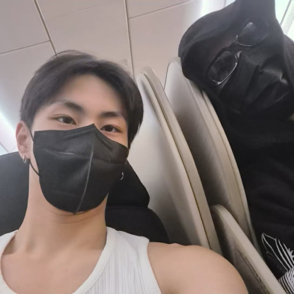 260313 Weverse: Jungwon & Ni-Ki