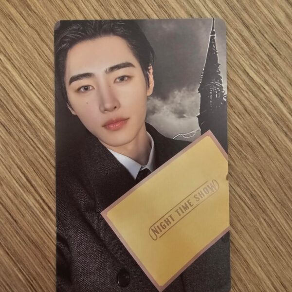 Is this Sunghoon photocard official?