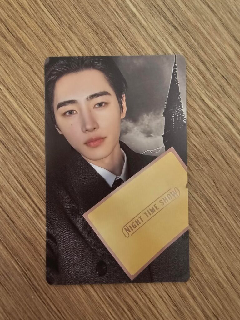 Is this Sunghoon photocard official?